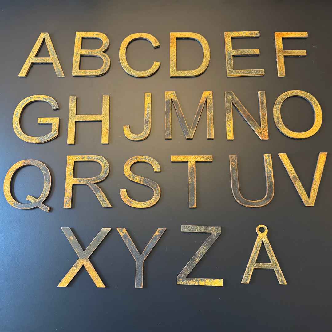 Buchstaben aus Cortenstahl