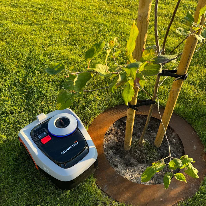 Maßgeschneiderte Bestellung: Mähkante aus Cortenstahl