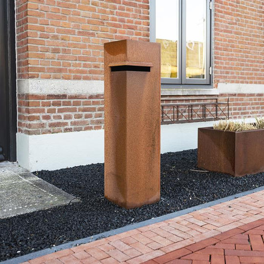 Briefkasten aus Cortenstahl, Ecke