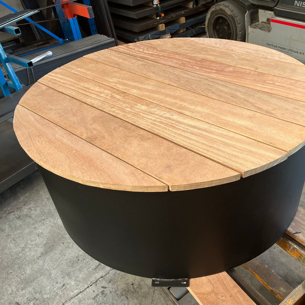 Runde Bank/Plattform aus pulverbeschichtetem Stahl