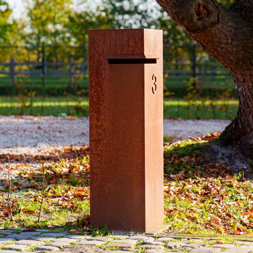 Briefkasten aus Cortenstahl, Ecke